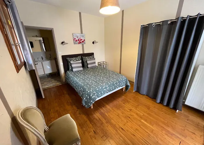 Oda ve Kahvaltı La Ferme De Laupiliere 3*